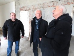 Во втором полугодии поликлиника №3 начнет прием пациентов: члены политсовета «ЕР» оценили ход капитального ремонта в медучреждении